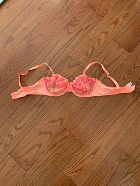 Victoria's Secret Coral Lace Underwire Bra